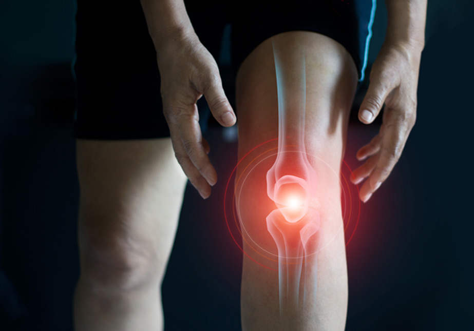 Individual-experiencing-pain-in-the-knee