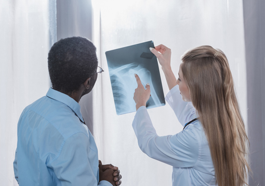 Medical-professionals-discussing-x-ray-of-the-shoulder